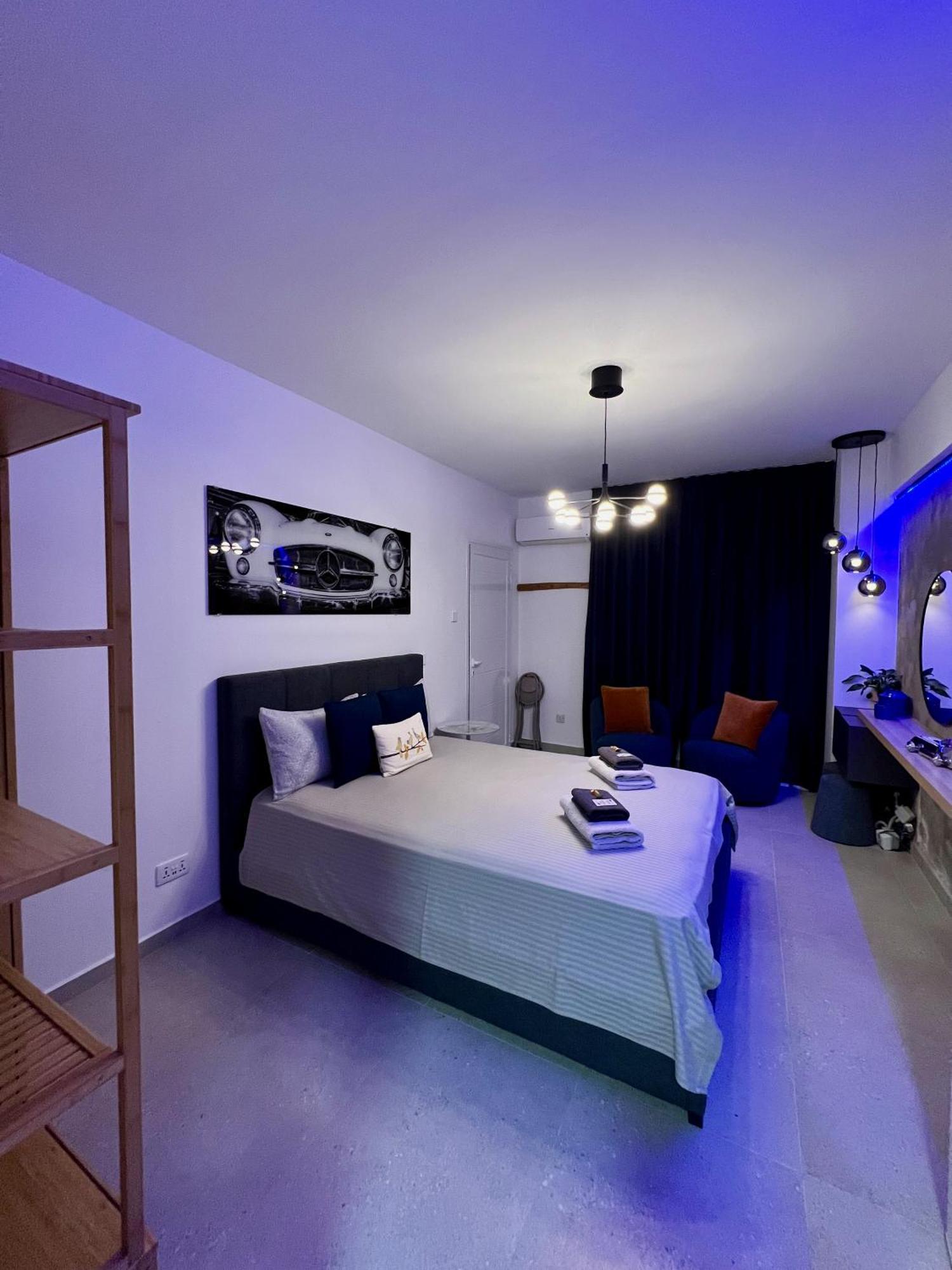 Fat Cow Apartments Larnaca Exterior photo