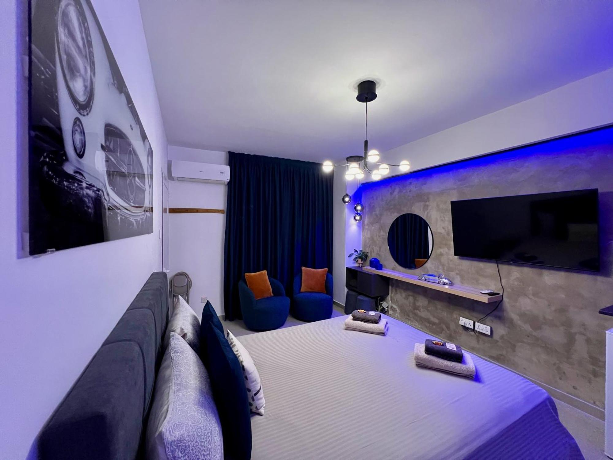 Fat Cow Apartments Larnaca Exterior photo