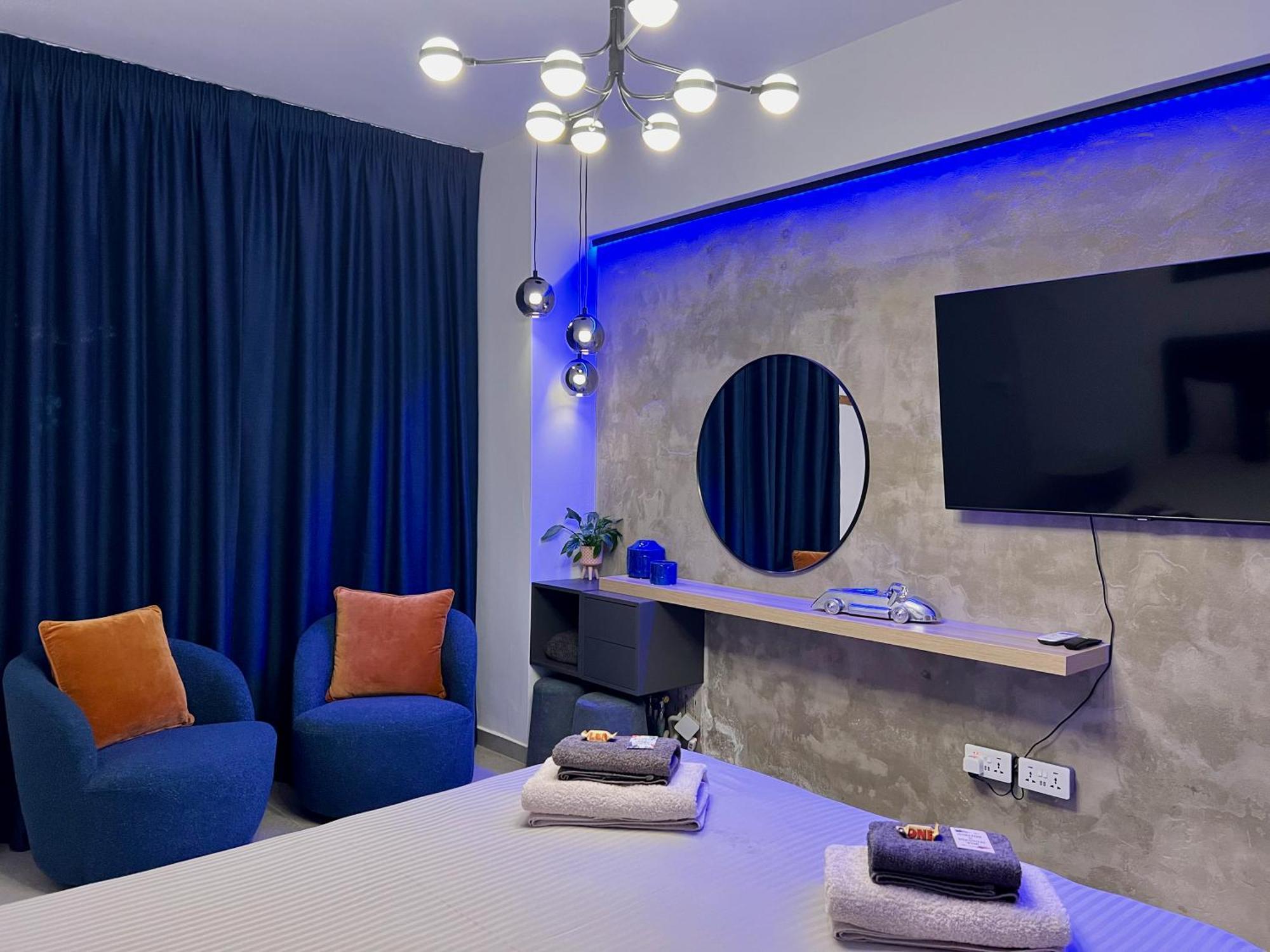 Fat Cow Apartments Larnaca Exterior photo
